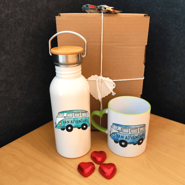 Botella de agua y taza Van Adventure